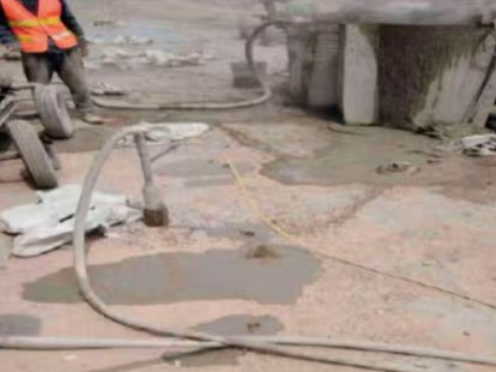 达拉特水泥混凝土路面板底注浆技术 路面脱空注浆整治方案